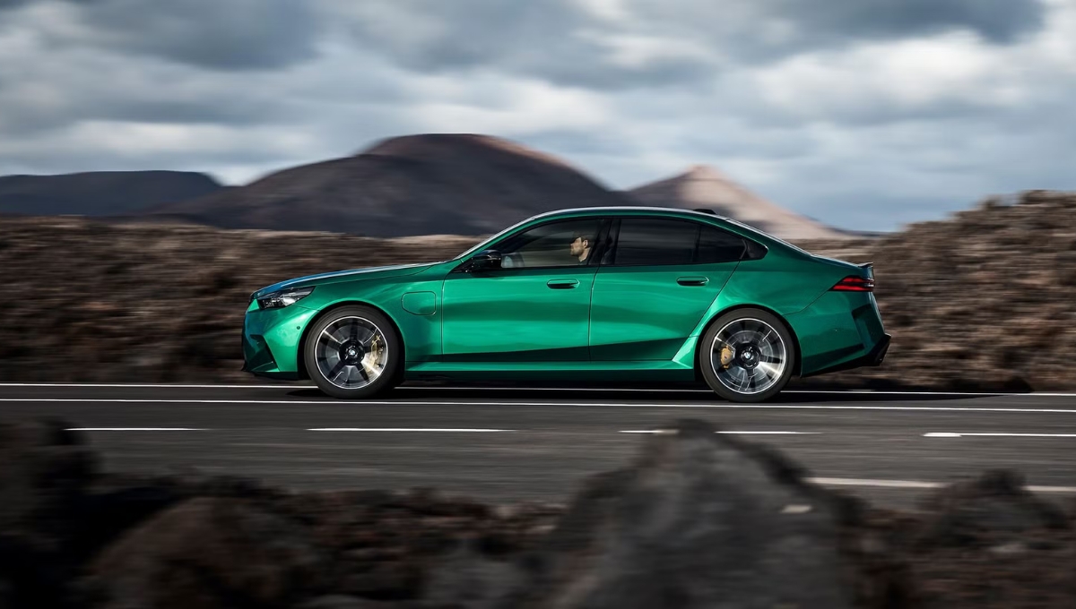 BMW M5: 2 करोड़ में मिल रही है 717bhp की ताकत और 49.75 kmpl का माइलेज