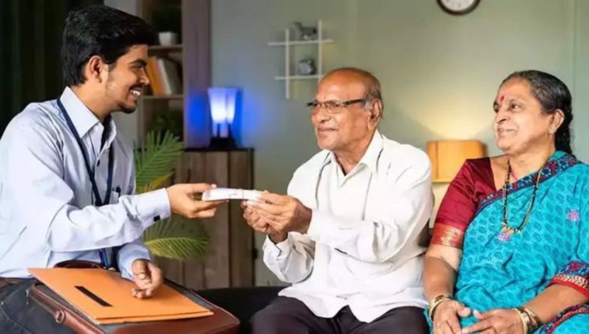 Senior Citizens: के चेहरे पर मुस्कान लाएगी सरकार की नई योजना हर महीने ₹3,000 की मदद, वो भी बिना पेपर वेरिफिकेशन