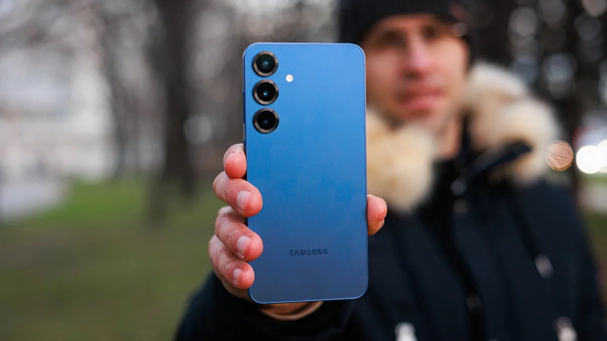 Samsung Galaxy S25+: स्टाइलिश डिज़ाइन, 6.7 इंच AMOLED डिस्प्ले और 94,999 की कीमत में धमाकेदार एंट्री