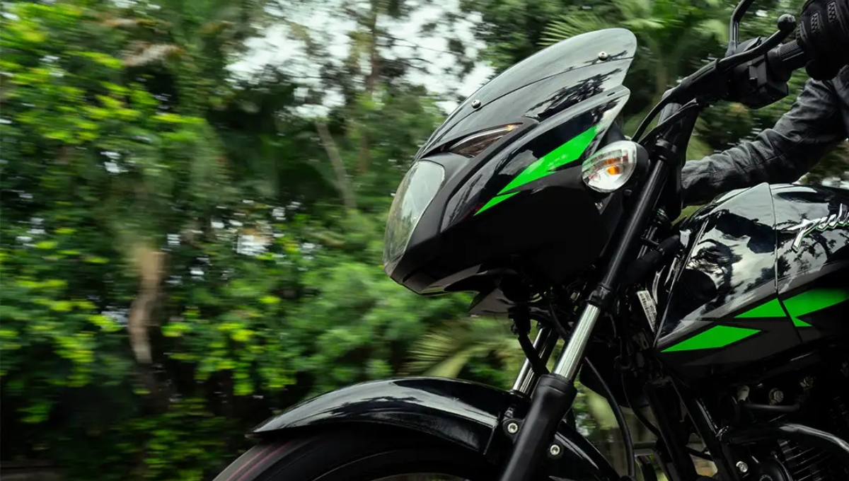 अब सिर्फ 90,000 में Bajaj Pulsar 125, 100kmph की रफ्तार और 11.6bhp की ताकत