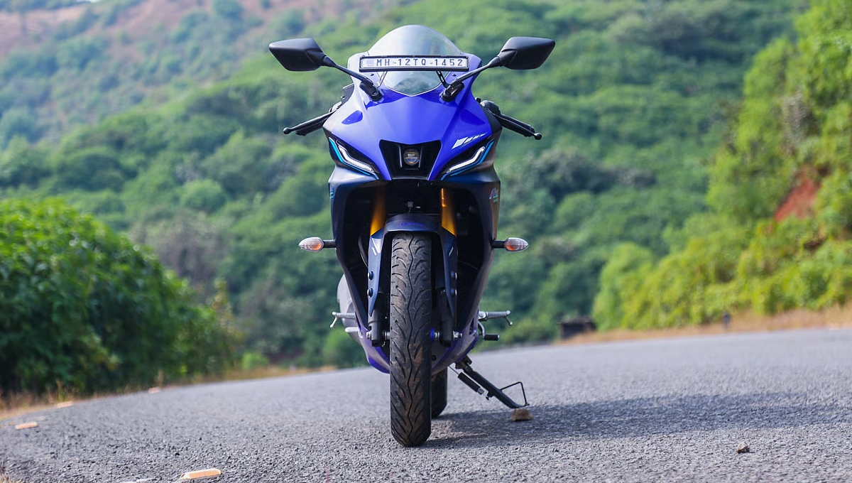 Yamaha R15 V4: आई 140kmph की रफ्तार और डुअल ABS के साथ कीमत 1.82 लाख से शुरू
