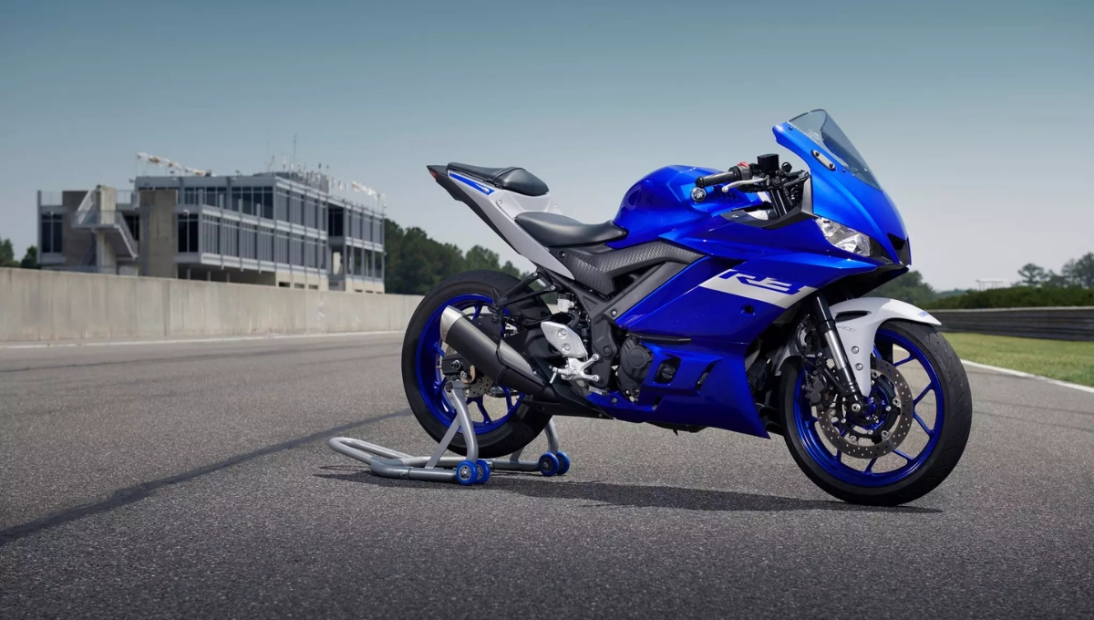 4.65 लाख की Yamaha YZF-R3: 321cc इंजन, 170kmph स्पीड और स्पोर्टी लुक्स का तूफान