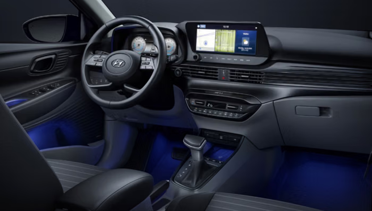 7.04 लाख की Hyundai i20: 6 एयरबैग्स, सनरूफ और 20kmpl माइलेज का कमाल