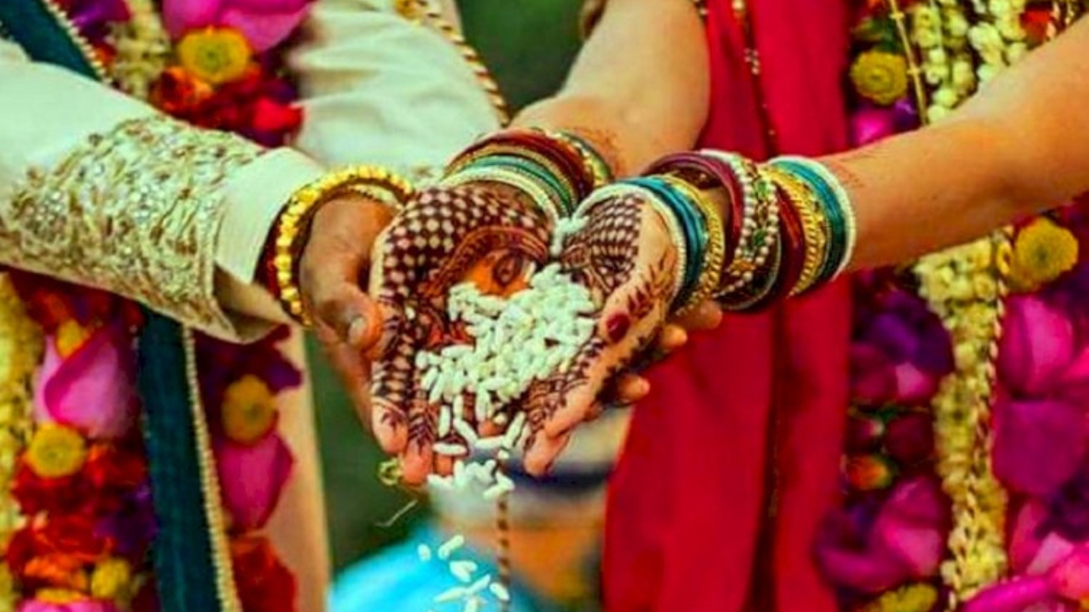 Yojana: दिव्यांग दंपतियों को मिलेंगे सीधे ₹5 लाख, बस शादी के 6 महीने में करें आवेदन