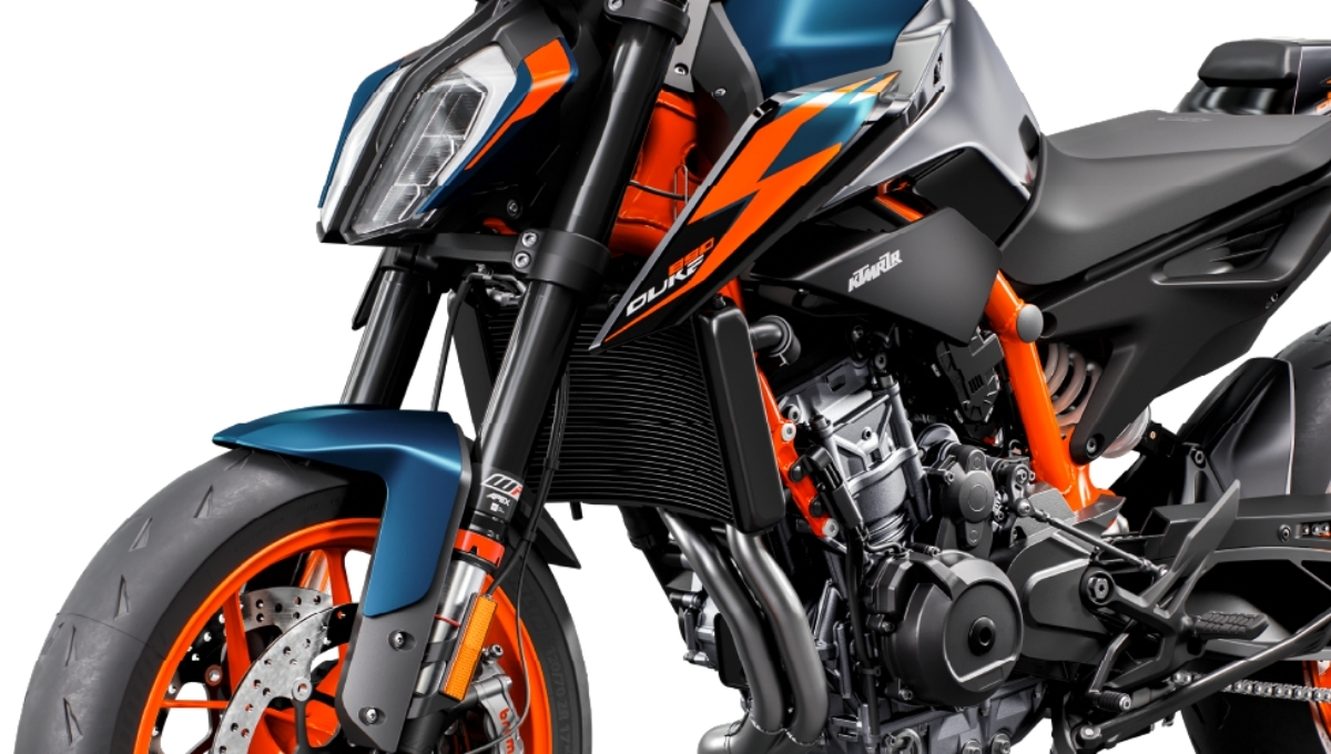 KTM 890 Duke R: की कीमत 11 लाख, मिलती है 119 bhp की पावर और Dual ABS ब्रेकिंग