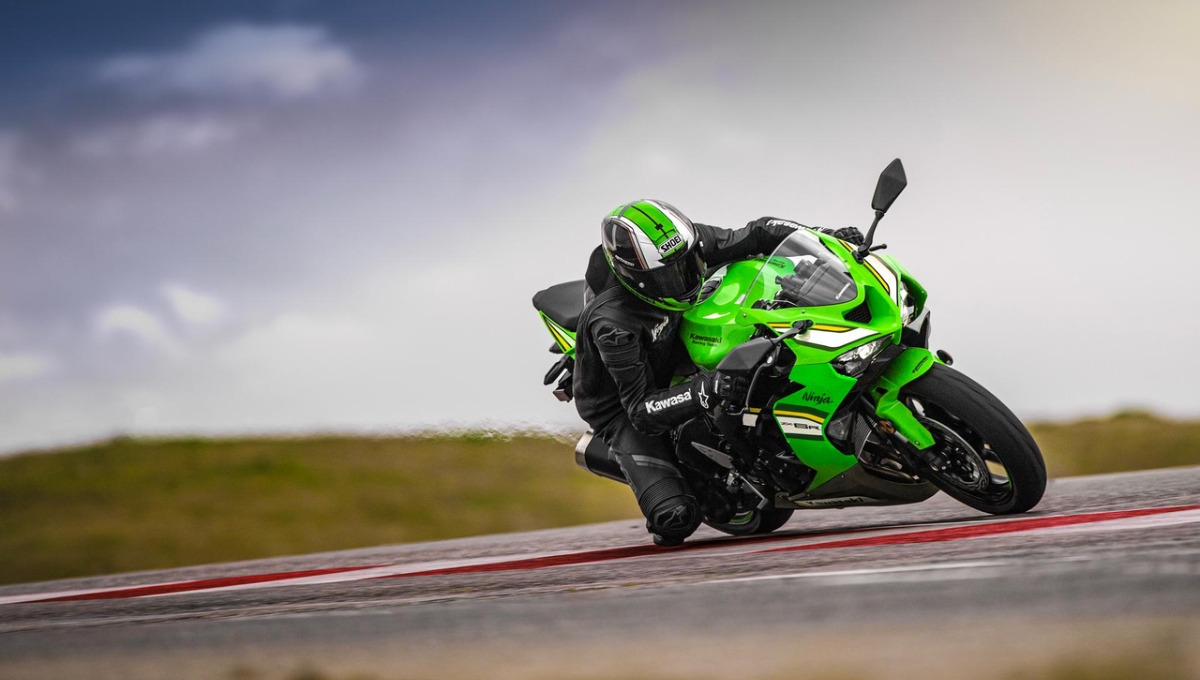 Kawasaki Ninja ZX-6R: 11.09 लाख में मिले TFT डिस्प्ले, Dual ABS और 636cc का पावरफुल इंजन