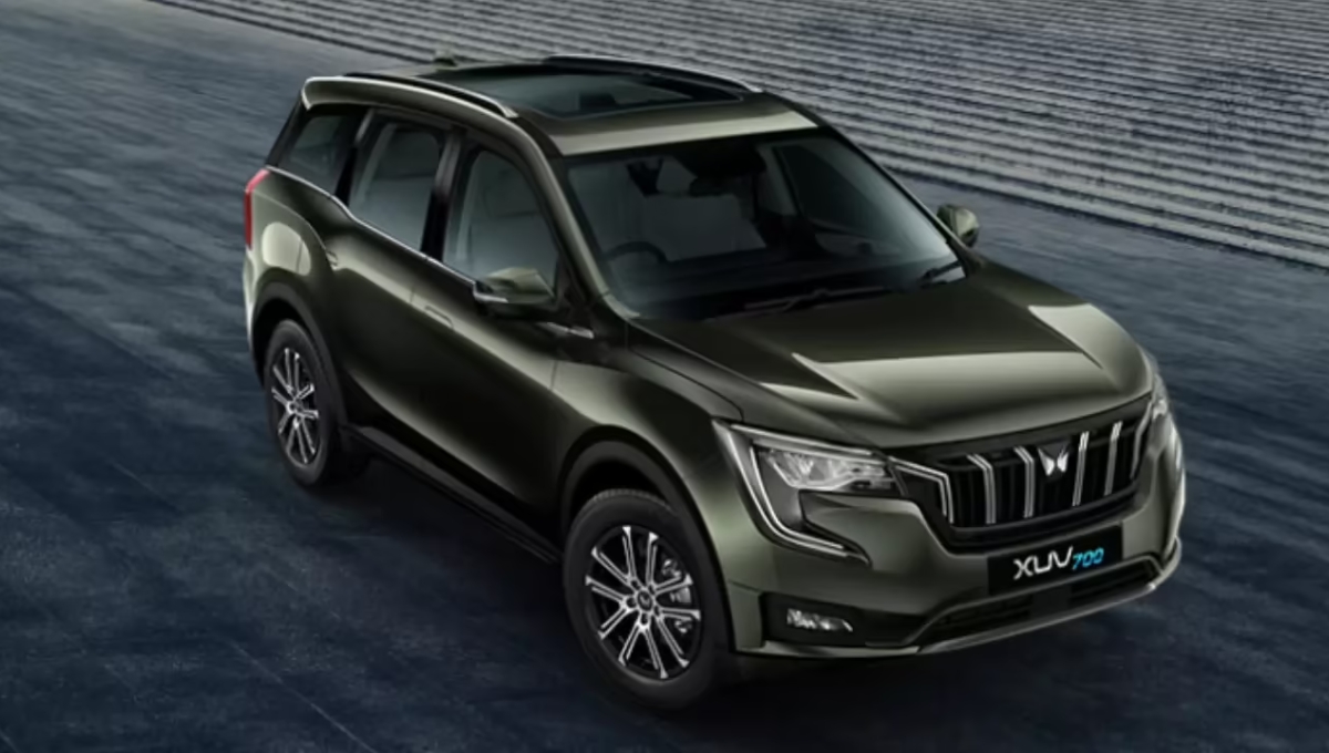 7-सीटर Mahindra XUV700 13.99 लाख में 182bhp ताकत और 7 एयरबैग के साथ