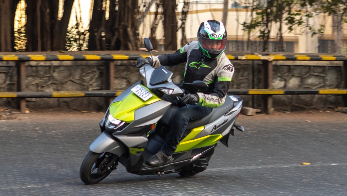 Suzuki Avenis 125: स्कूटर 10Nm टॉर्क, CBS ब्रेकिंग और शानदार माइलेज, कीमत 92,000 से शुरू