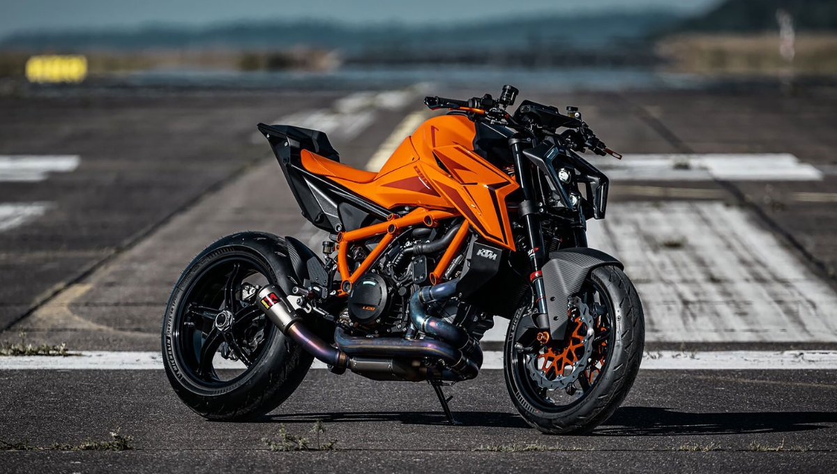 KTM 1390 Super Duke R: नई सुपरबाइक 18.50 लाख में, LED लाइट्स और TFT कंसोल के साथ
