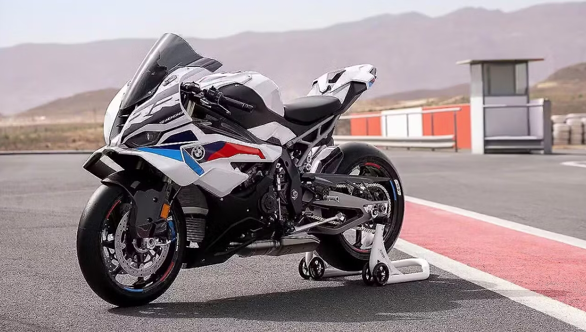 BMW S1000RR : 999cc इंजन और 206bhp पावर, कीमत 20.75 लाख से शुरू