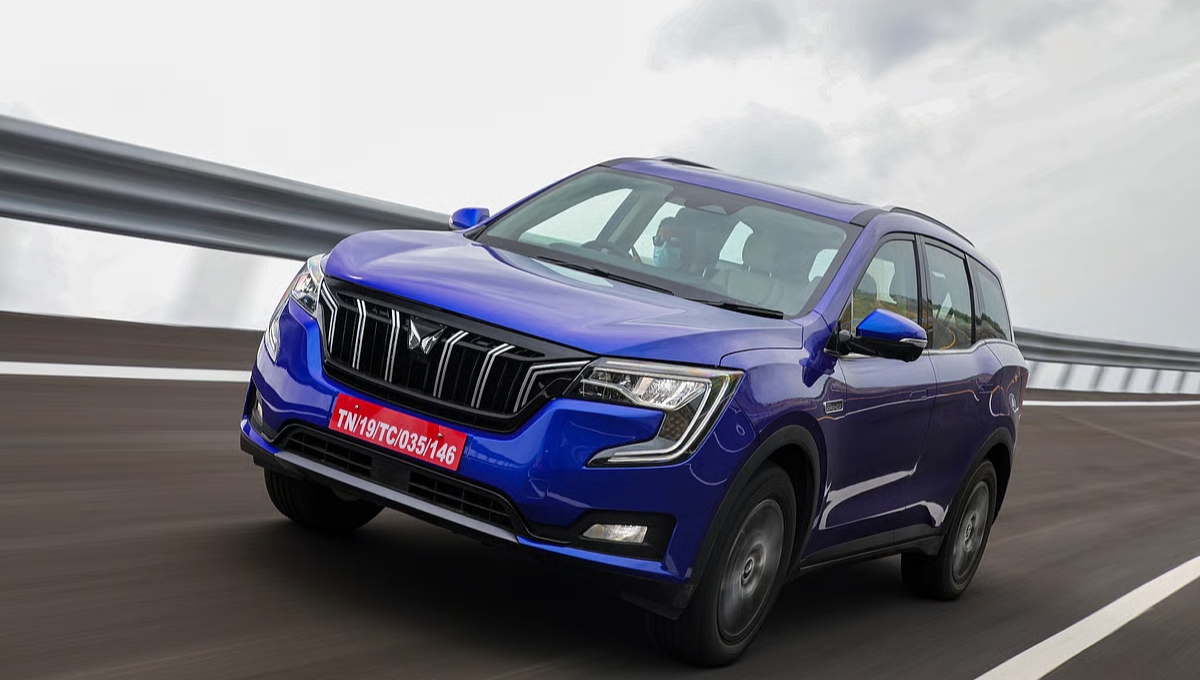 7-सीटर Mahindra XUV700 13.99 लाख में 182bhp ताकत और 7 एयरबैग के साथ