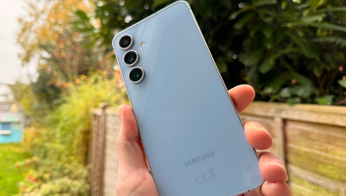 Samsung Galaxy S24 FE: 50MP कैमरा, 8K वीडियो और Affordable Price, सब कुछ एक ही फोन में