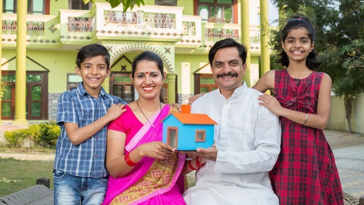 Pradhan Mantri Awas Yojana, को लेकर ग्रामीणों में नाराजगी, बोले ‘हकदार को नहीं, अपात्र को घर मिल रहा है’