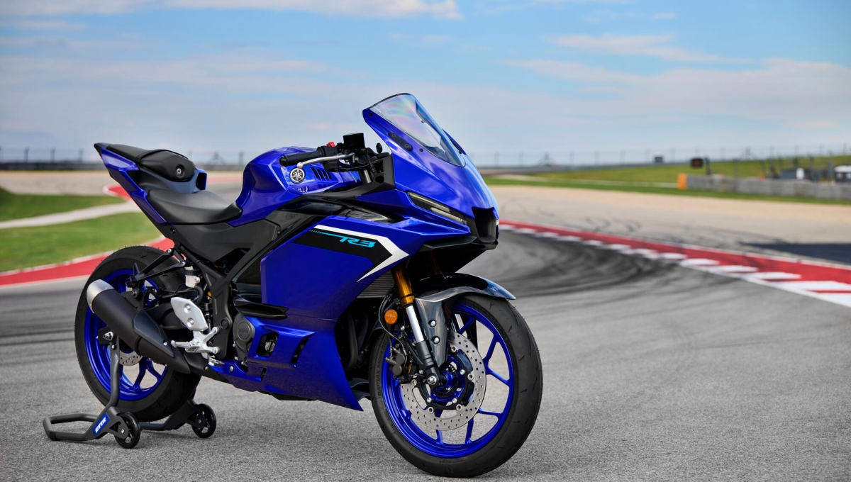 4.65 लाख की Yamaha YZF-R3: 321cc इंजन, 170kmph स्पीड और स्पोर्टी लुक्स का तूफान