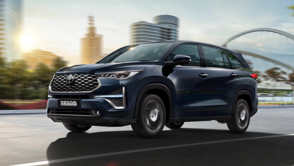 Toyota Innova Hycross: 7 और 8 सीटर विकल्प, दमदार फीचर्स और 183bhp पावर, कीमत 18.92 लाख से शुरू