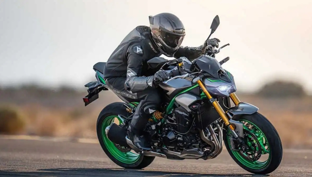 9.38 लाख की Kawasaki Z900: 948cc इंजन और क्विकशिफ्टर से भरपूर दमदार बाइक